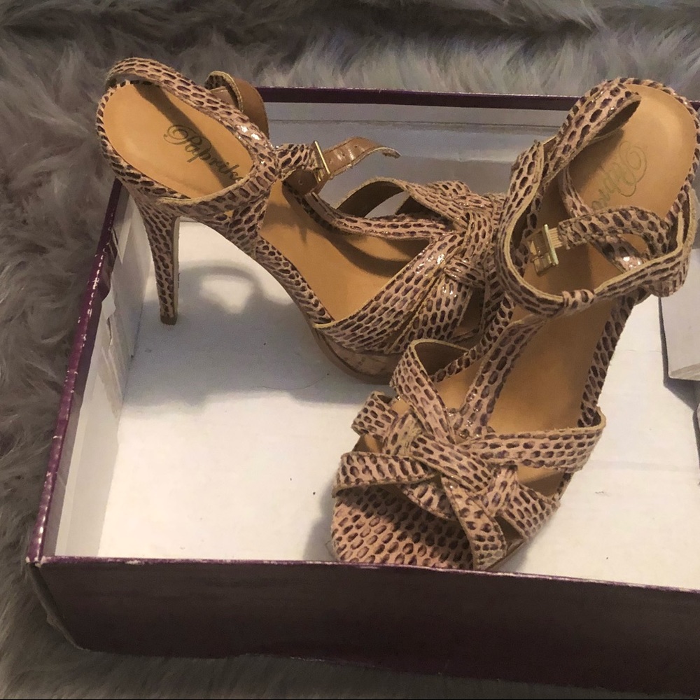 Strappy sandal